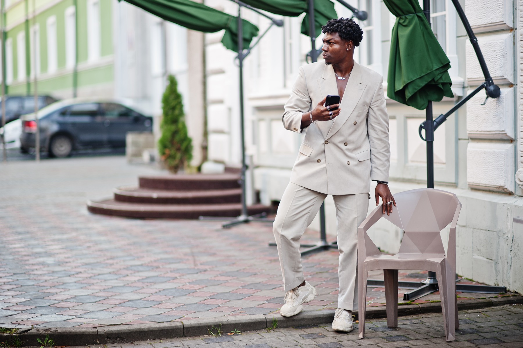 Urban lifestyle photograph from the ESTAIT brand sheet